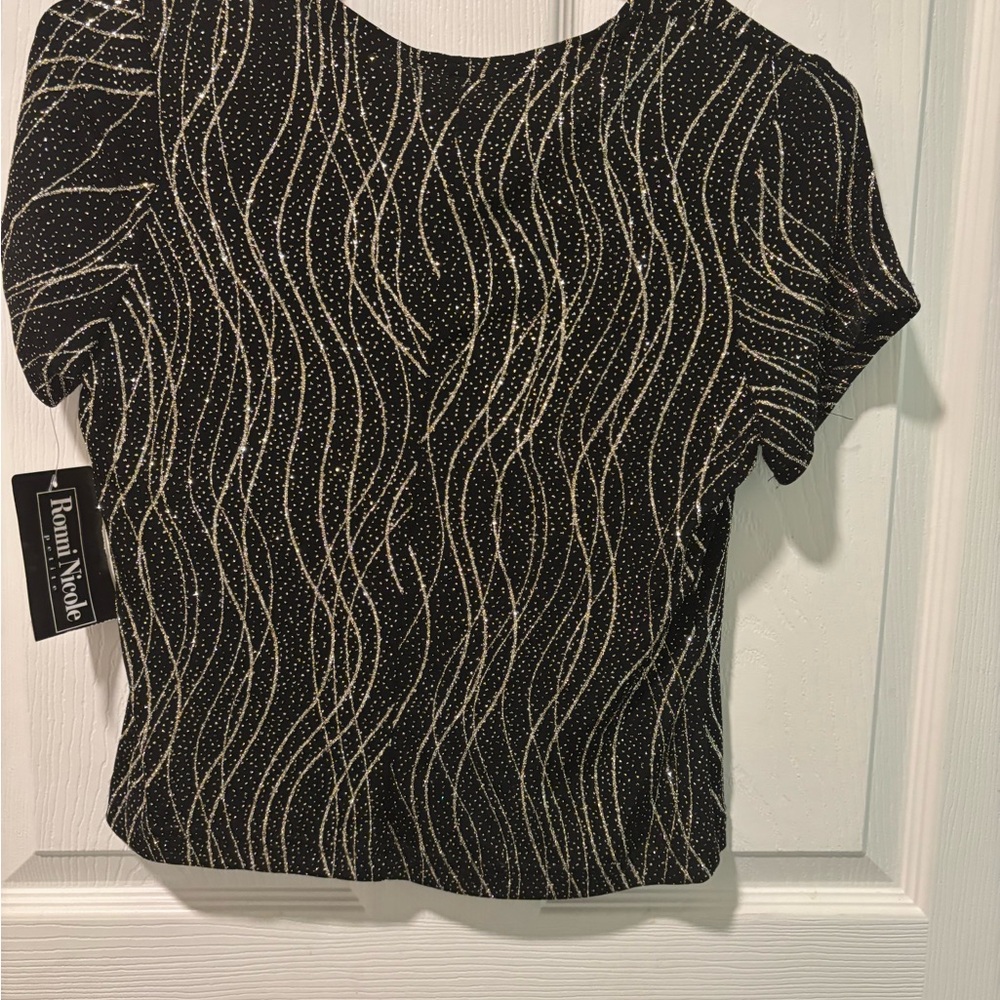 Ronni Nicole Black and Silver Graphic Crop Blouse - Picture 2 of 4